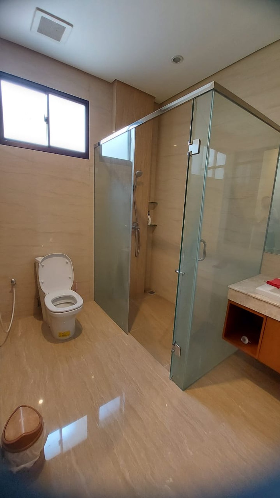 Dijual Rumah Split Level Design Full MARMER Graha Famili Siap Huni - Surabaya Barat