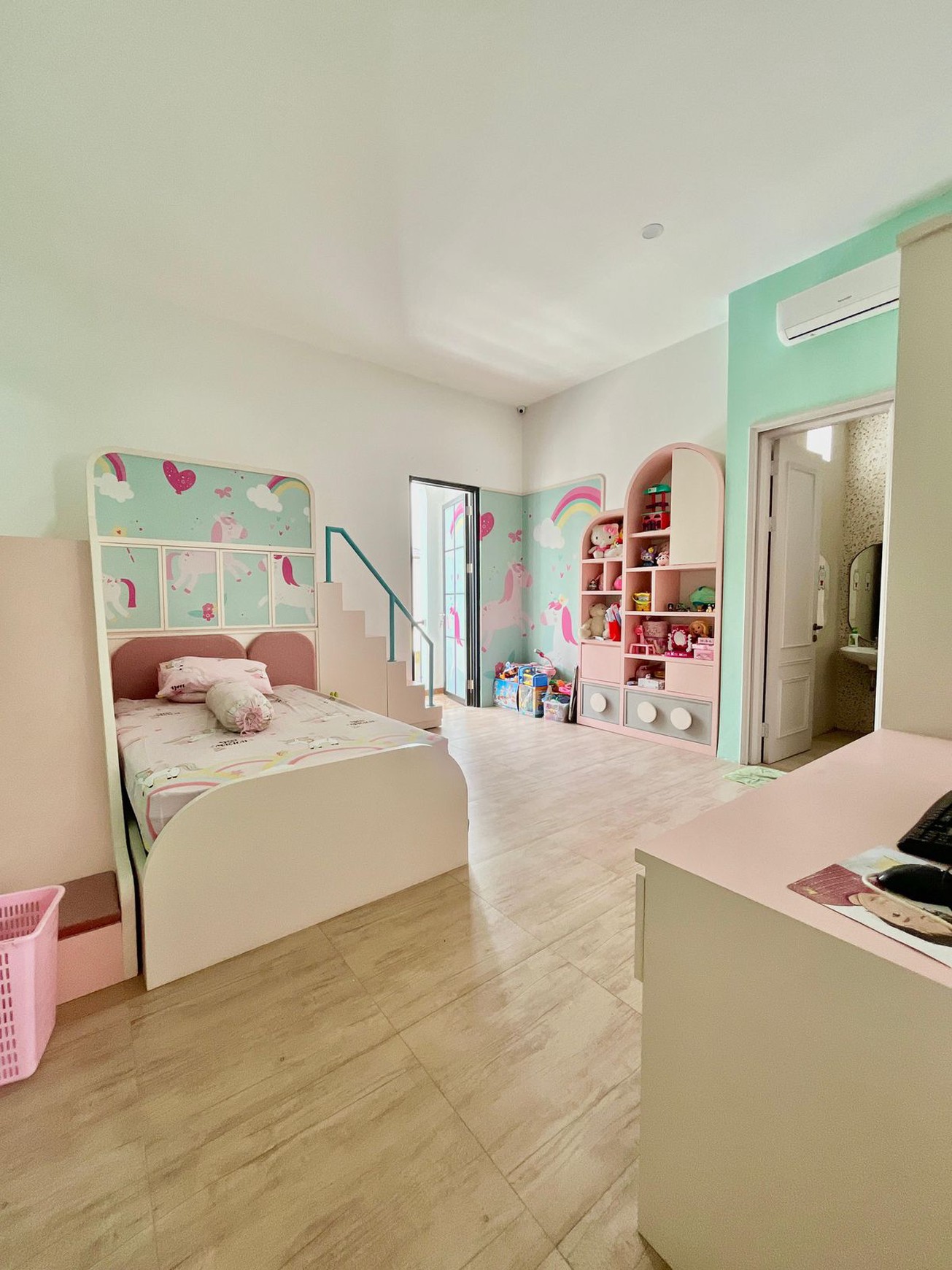 Super Murah Dijual Rumah + Kolam Renang Citraland Utama American Modern