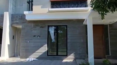 DIJUAL Rumah SPESIAL  View Danau di Citraland Surabaya Barat