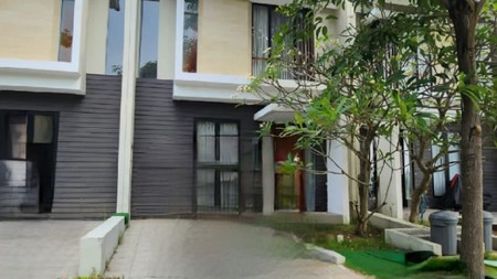 DISEWAKAN Cepat Rumah Kondisi Kosongan  North West Lake Citraland Surabaya Barat