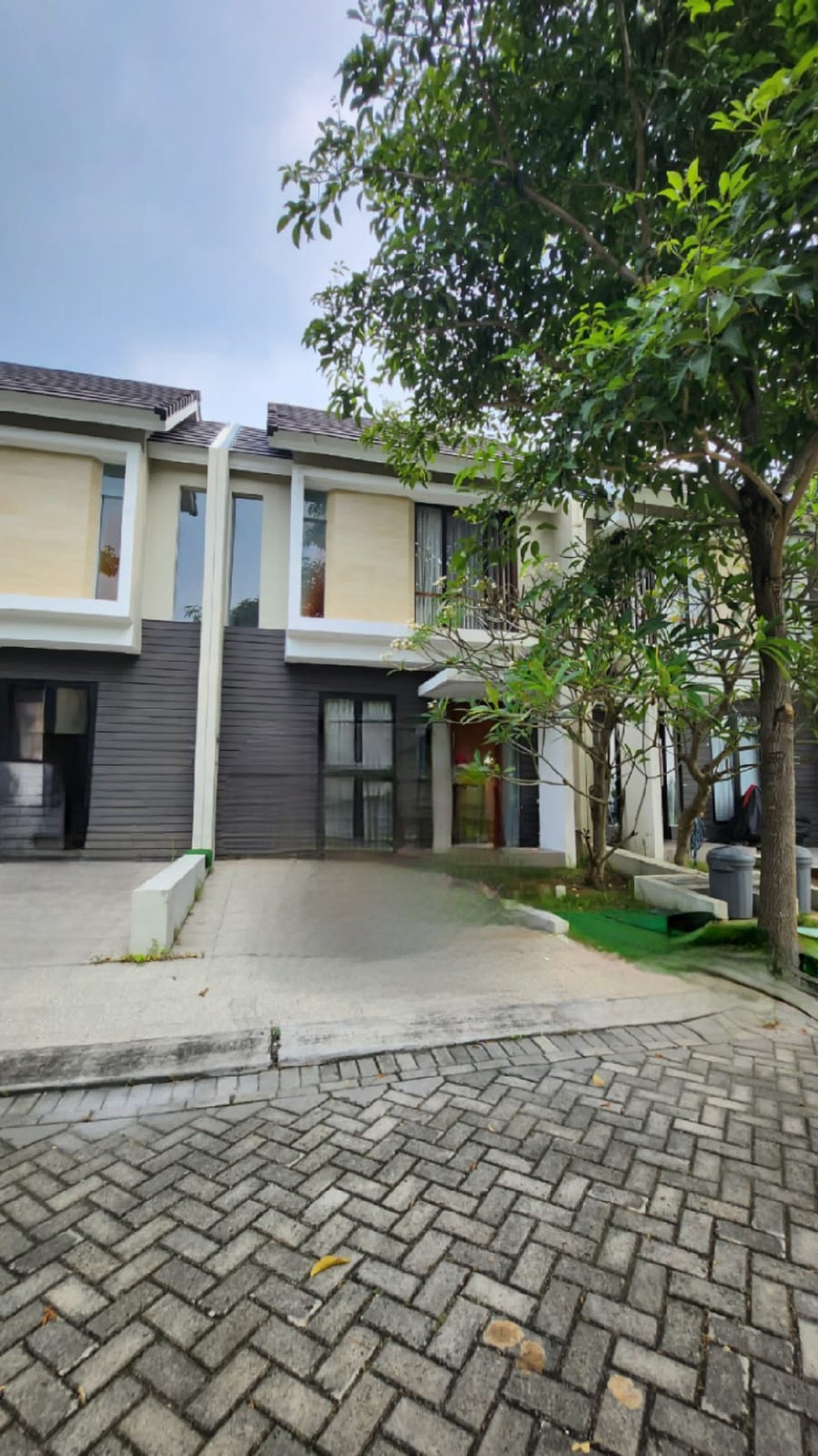 DISEWAKAN Cepat Rumah Kondisi Kosongan  North West Lake Citraland Surabaya Barat