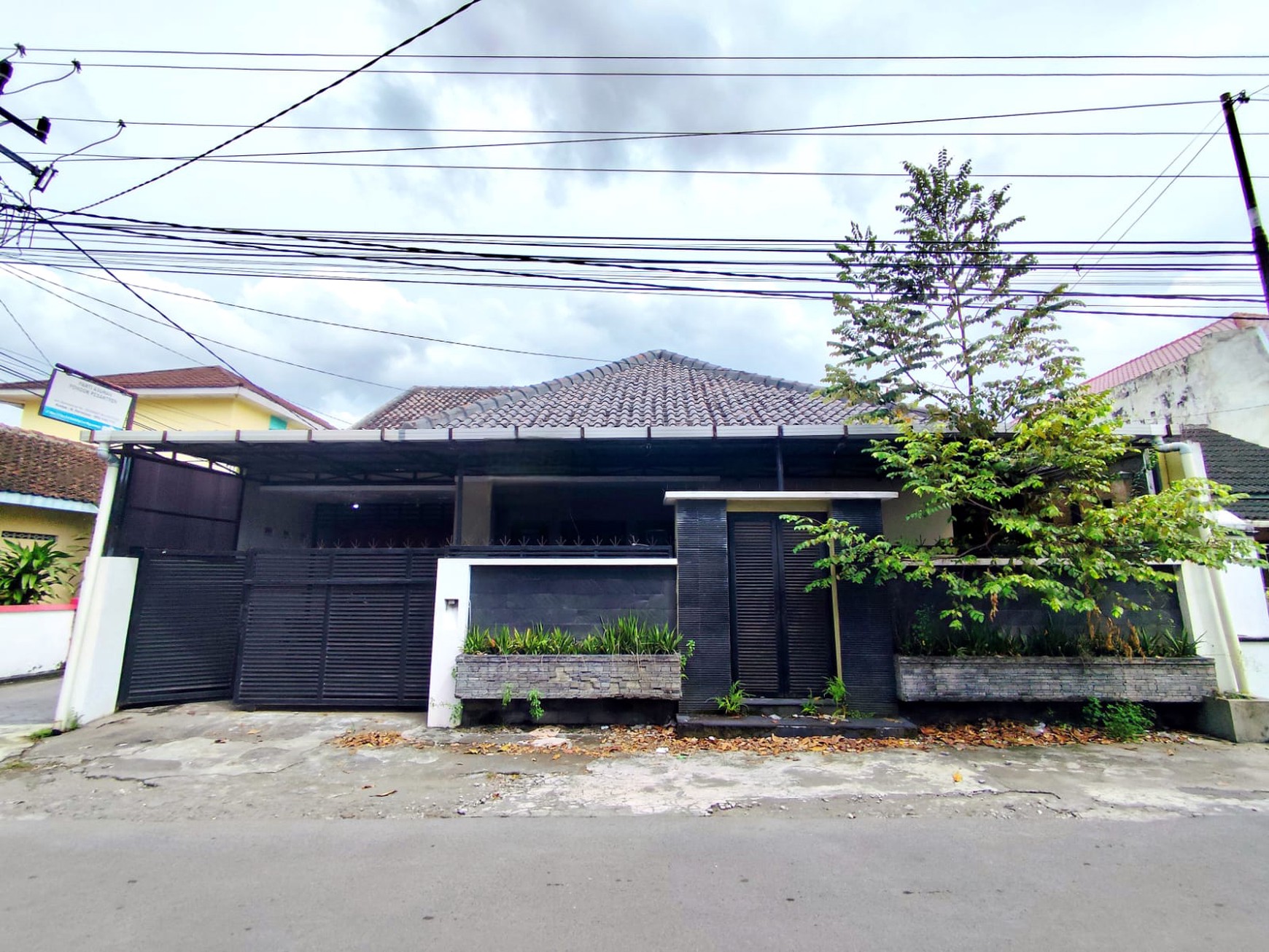 Rumah Tinggal 199 Meter Persegi Lokasi Dekat RS Hermina Maguwoharjo Depok Sleman