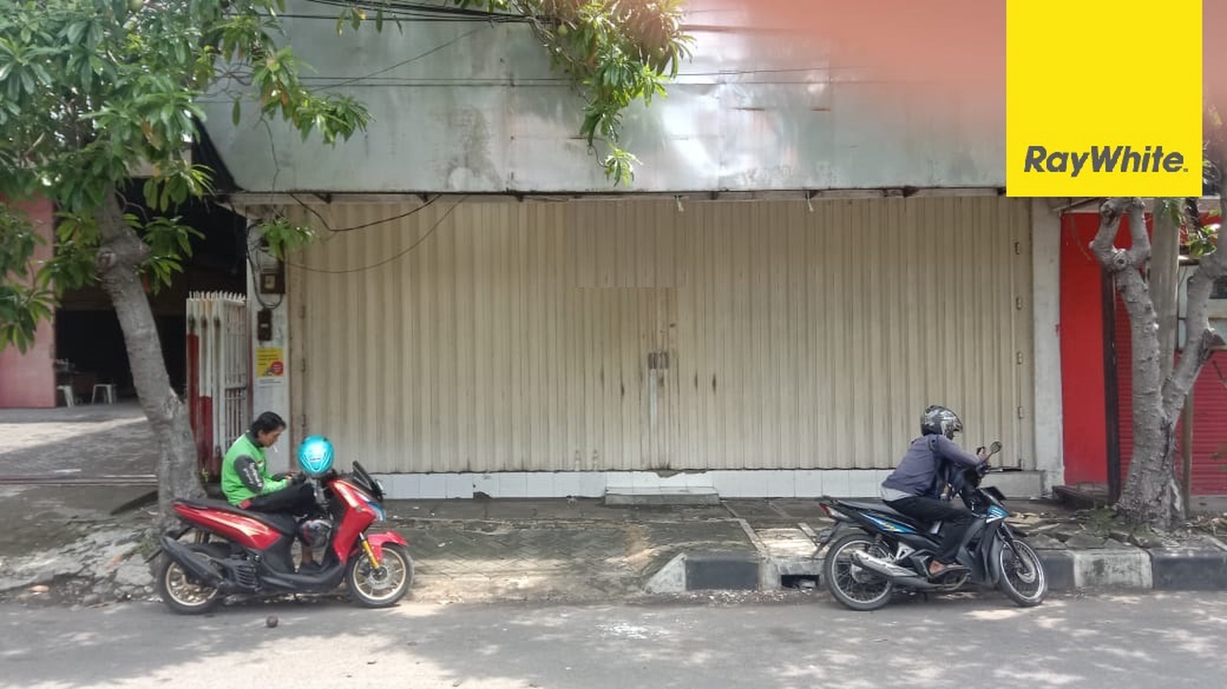 Disewakan Ruko 2 lantai di Raya Dukuh Kupang Surabaya