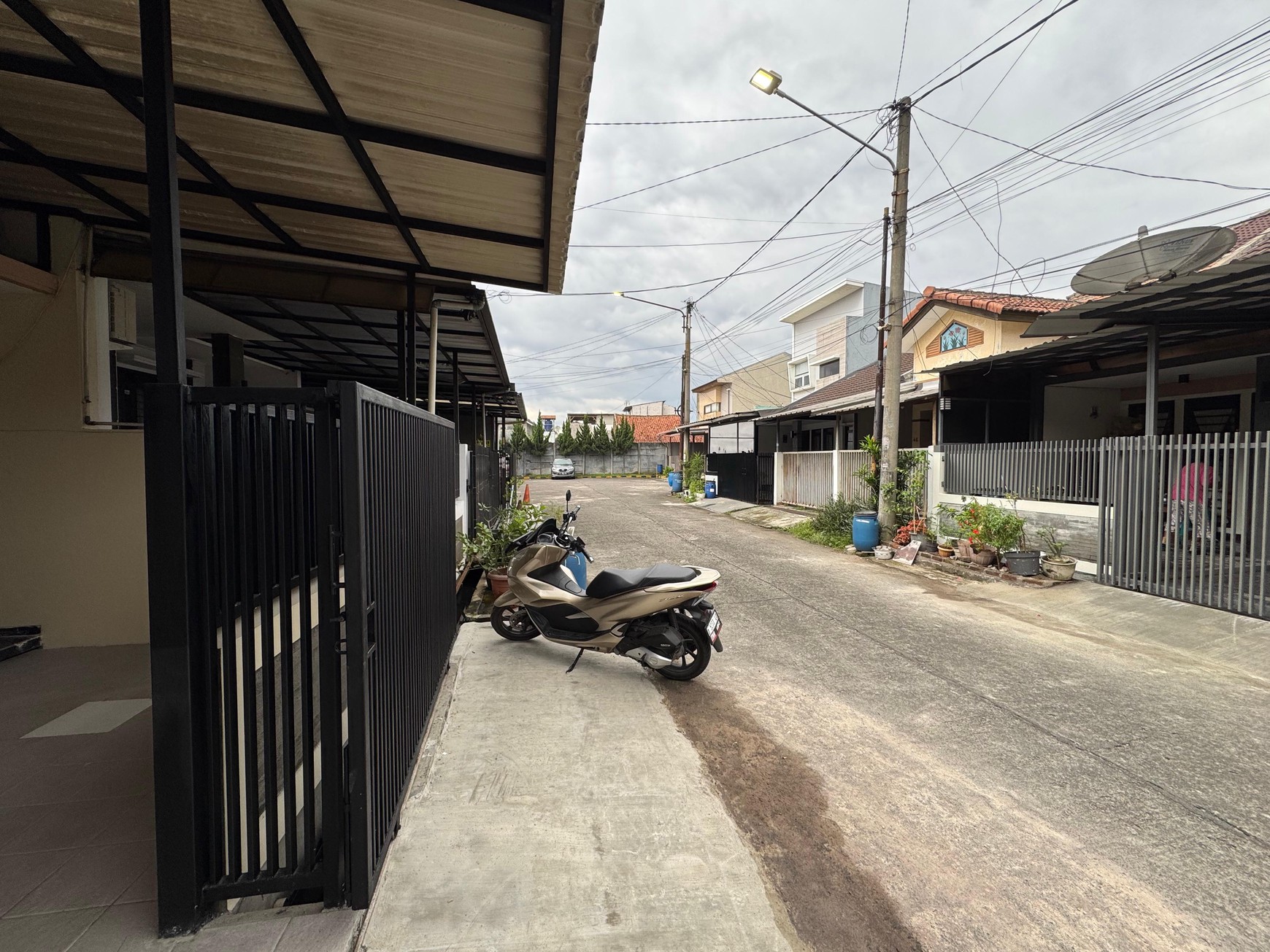 Disewakan Rumah Murah di Taman Holis Indah, Bandung