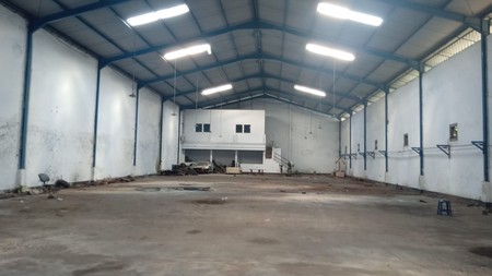 Dijual Gudang ex. Showroom di Area Komersial Jalan Wahidin Sudirohusodo, Gresik 