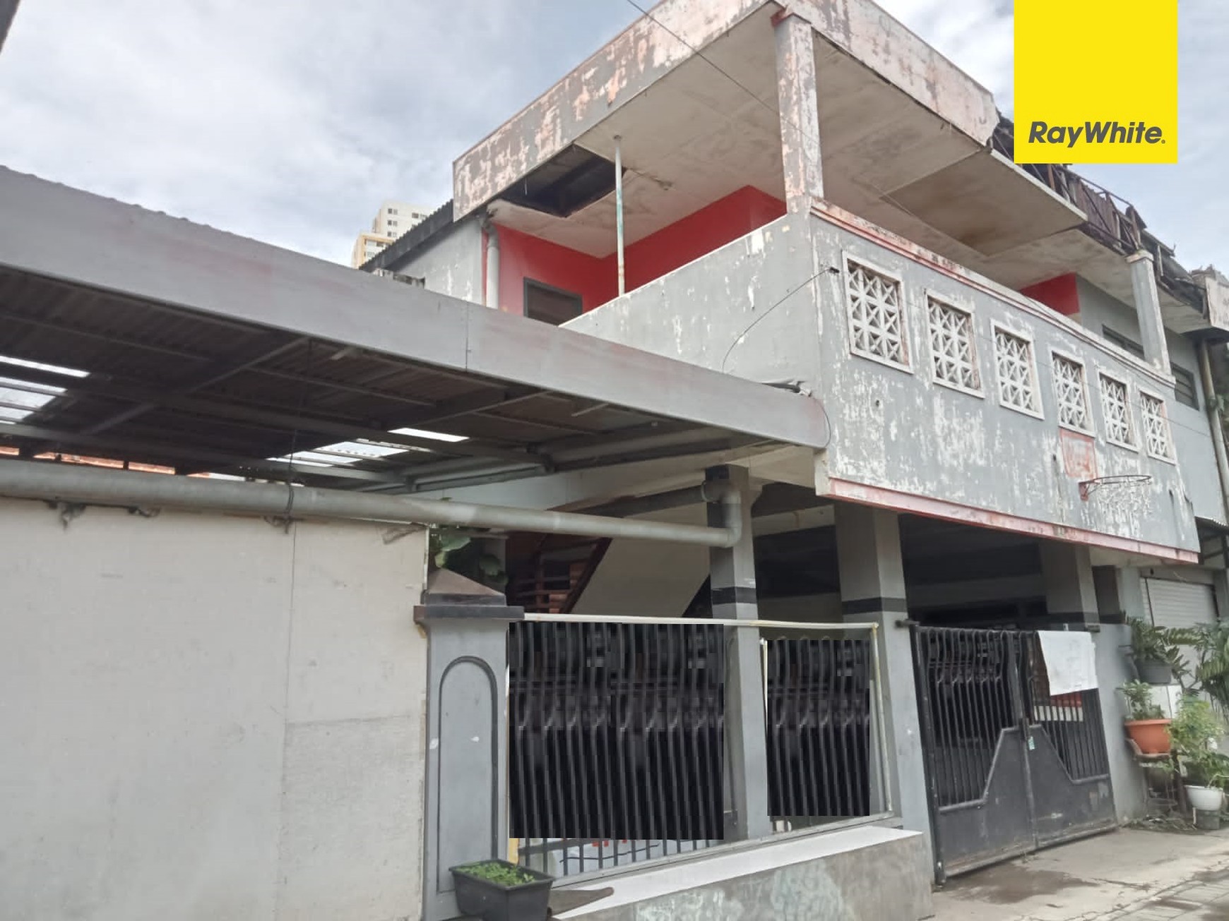 Dijual Rumah 2 lantai di Nol Jalan Raya Kalibutuh Surabaya