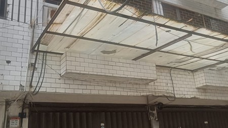 Disewakan Ruko 4 lantai di Jl Kalianyar Surabaya Pusat