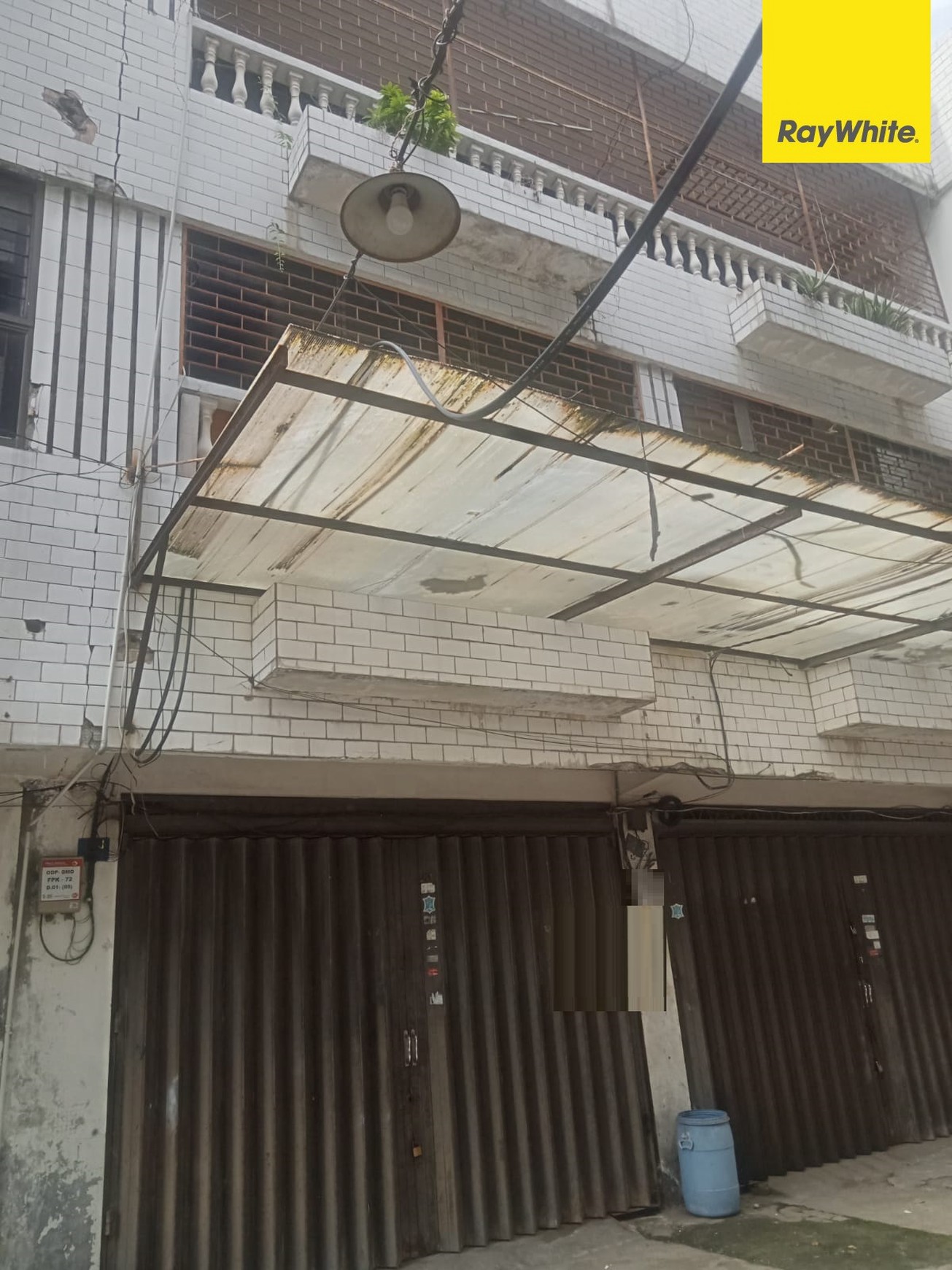 Disewakan Ruko 4 lantai di Jl Kalianyar Surabaya Pusat