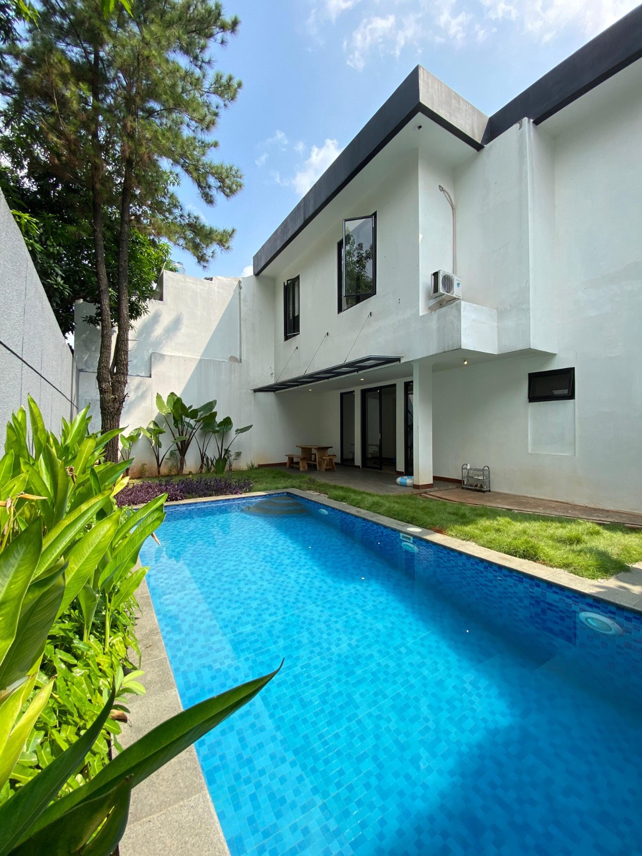 Cinere puri cinere luas 428 kamar4 swimpool