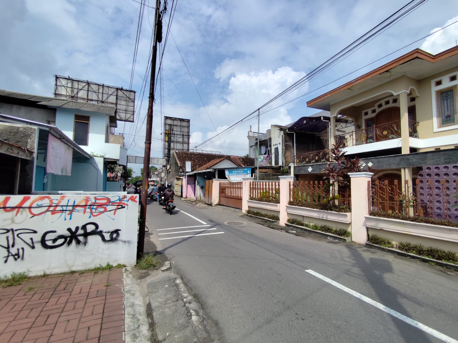 Rumah Tinggal 4 kamar Tidur Lokasi Dekat SMK 1 Kasihan Patangpuluhan Wirobrajan Yogyakarta