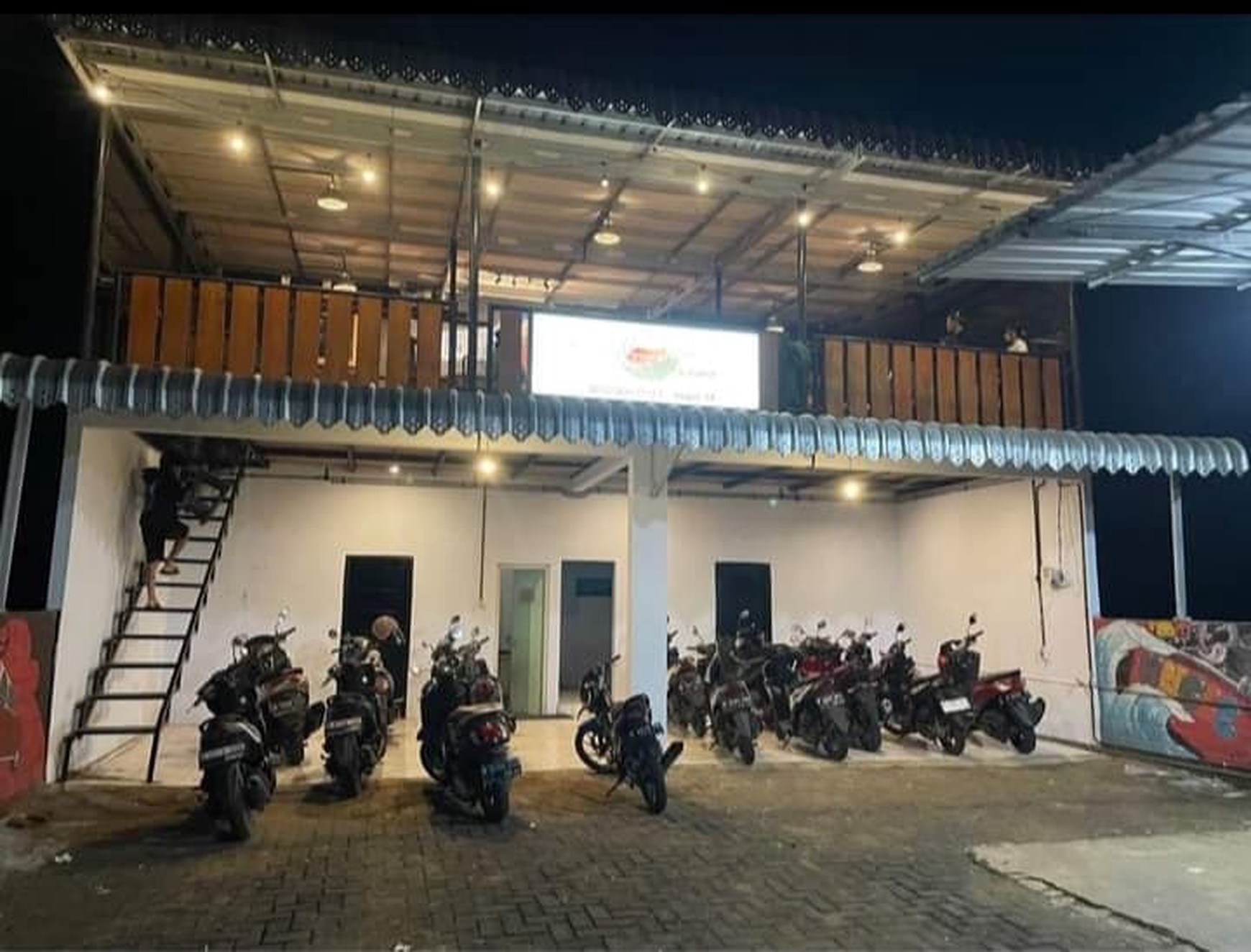 Dijual Cepat! Cafe & Carwash Strategis di Sengguruh, Kepanjen - Rp 650 Juta Nego Bebas!!