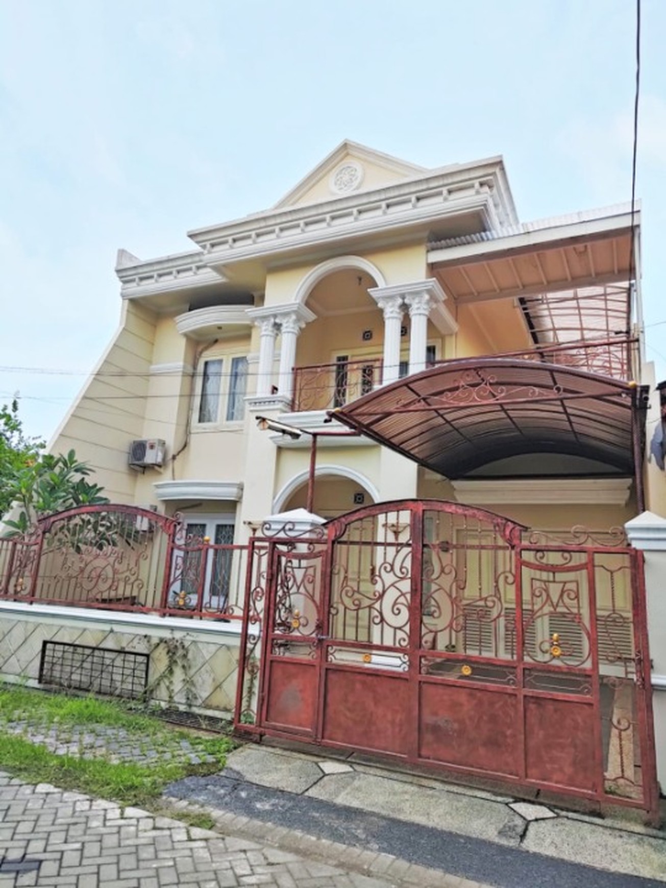 Dijual Rumah Hoek Tenggilis Utara Furnished