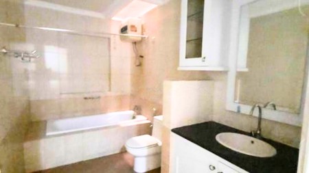 Disewakan rumah Tenggilis Utara Furnished Rp 110 juta/ tahun nego 