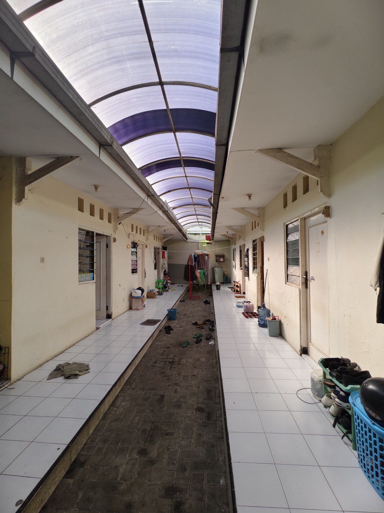 Rumah Kos Aktif 8 Kamar SHM di Surabaya Timur, Dekat Sekolah & RS, LT 300 m²