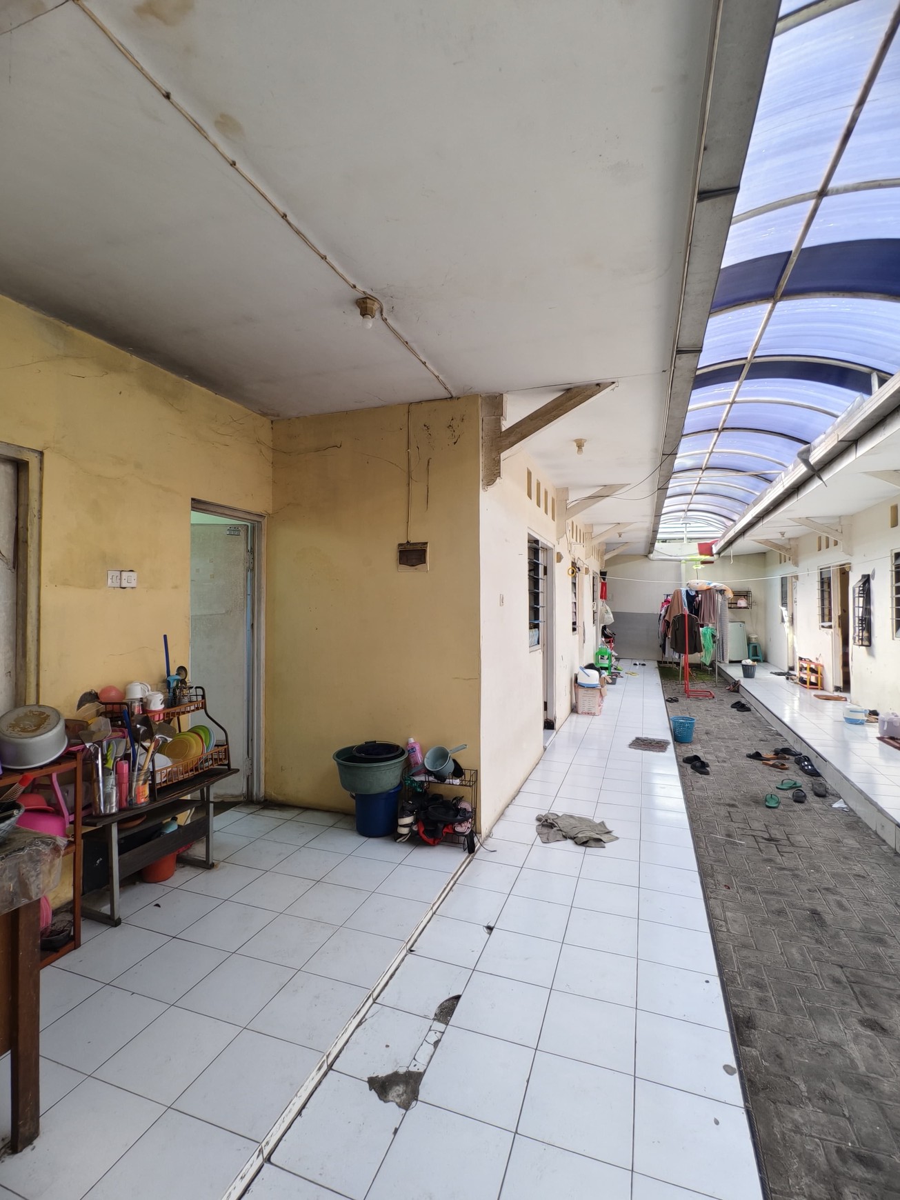 Rumah Kos Aktif 8 Kamar SHM di Surabaya Timur, Dekat Sekolah & RS, LT 300 m²
