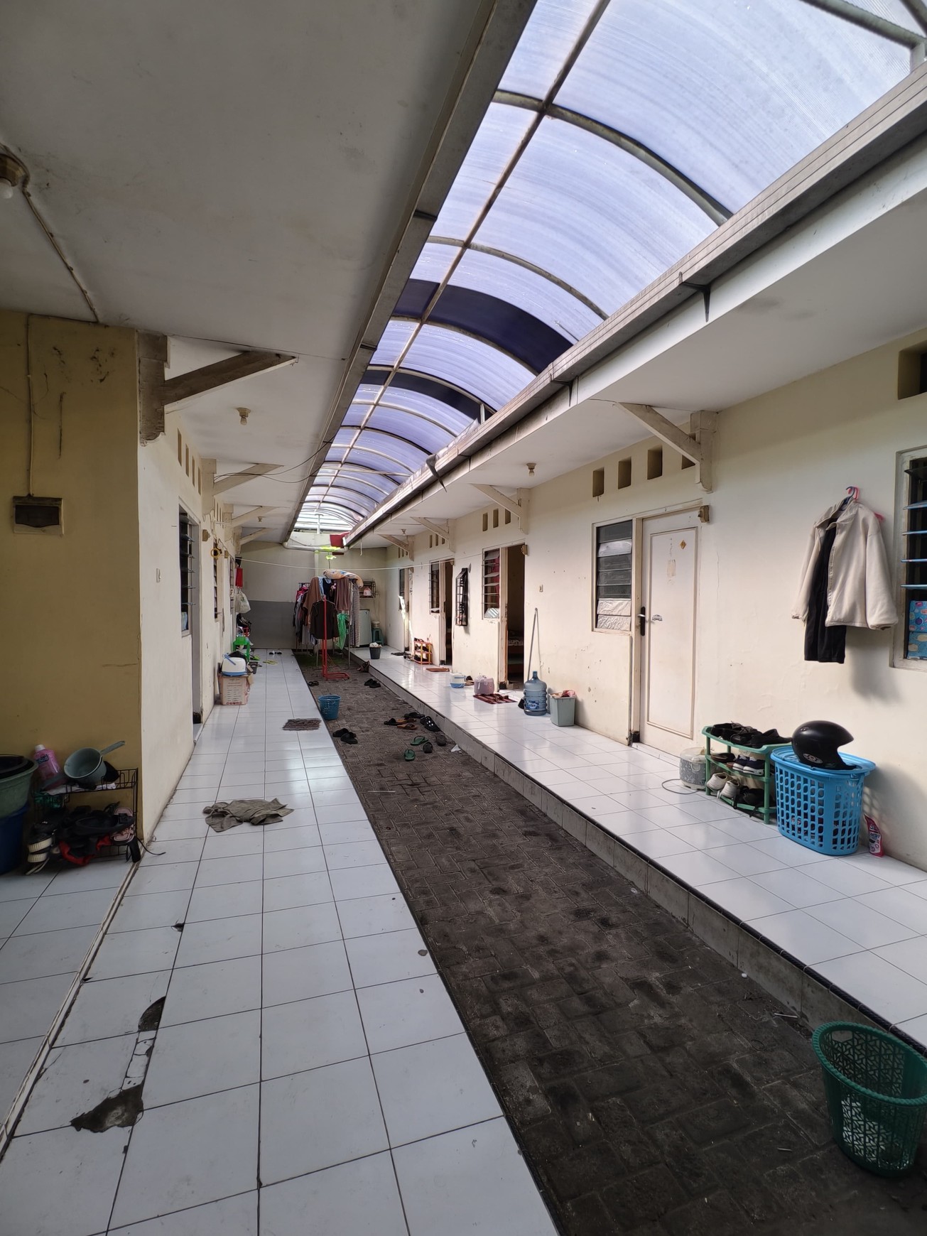 Rumah Kos Aktif 8 Kamar SHM di Surabaya Timur, Dekat Sekolah & RS, LT 300 m²