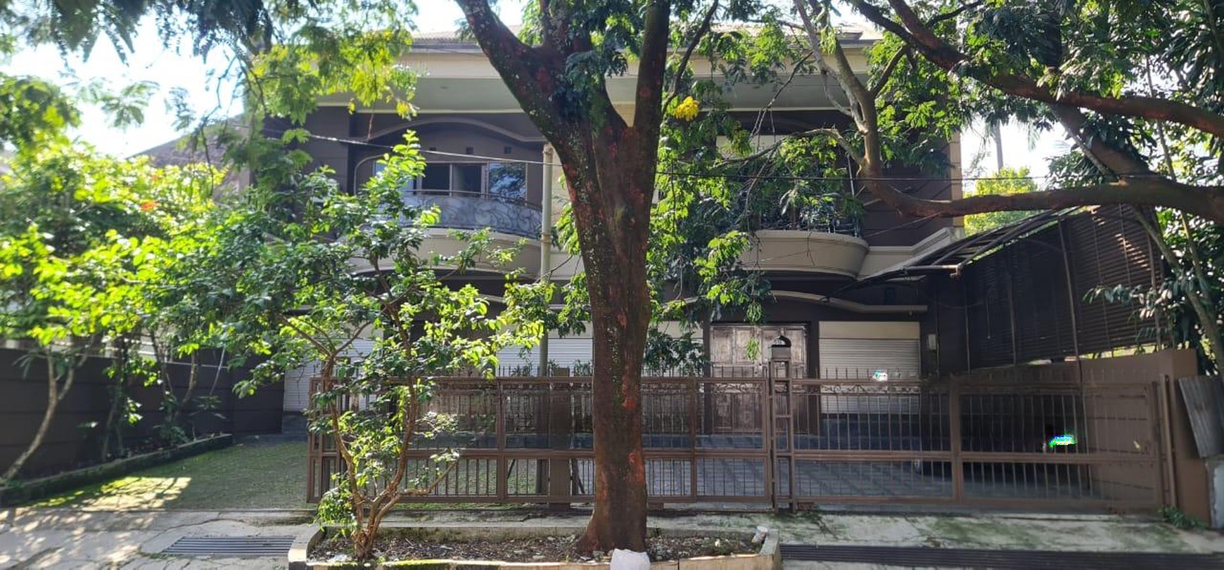 Dijual Rumah Lux di Bnadung Utara, Sayap Dago