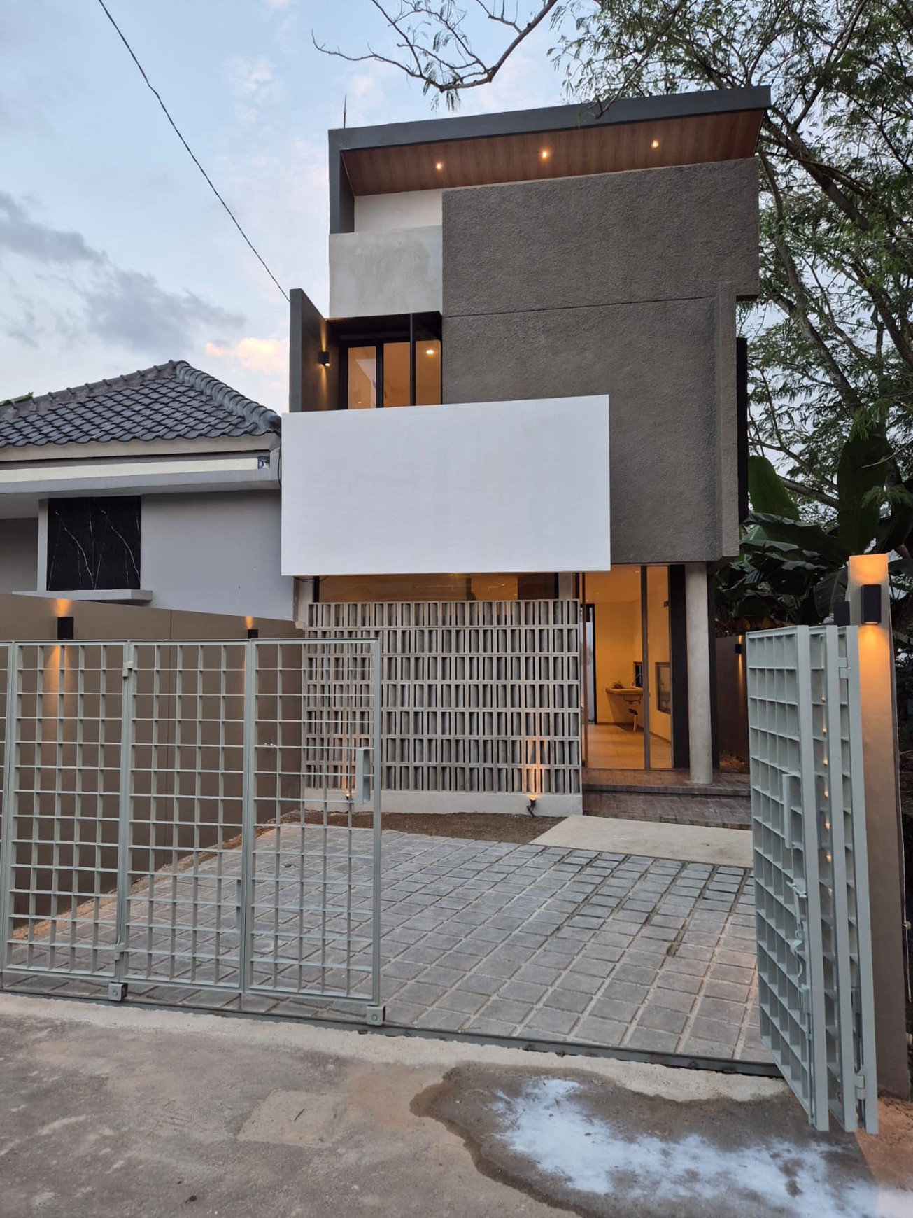 Rumah Bagus, Brand New, siap huni dalam Cluster di Jombang