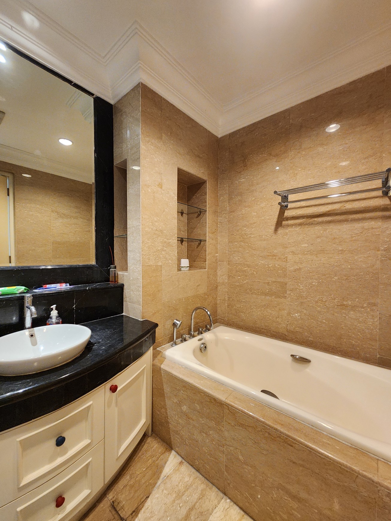 Senayan Residence Penthouse mewah dan viewnya menakjubkan hanya ada 1 di daerah Senayan