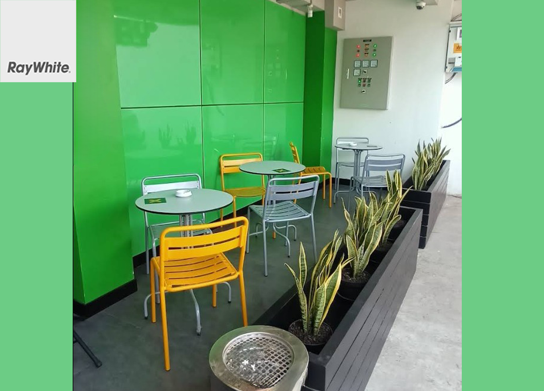 FOR RENT Bangunan Komersial ex Restoran Parkiran Luas Jatiwaringin Raya Kota Bekasi