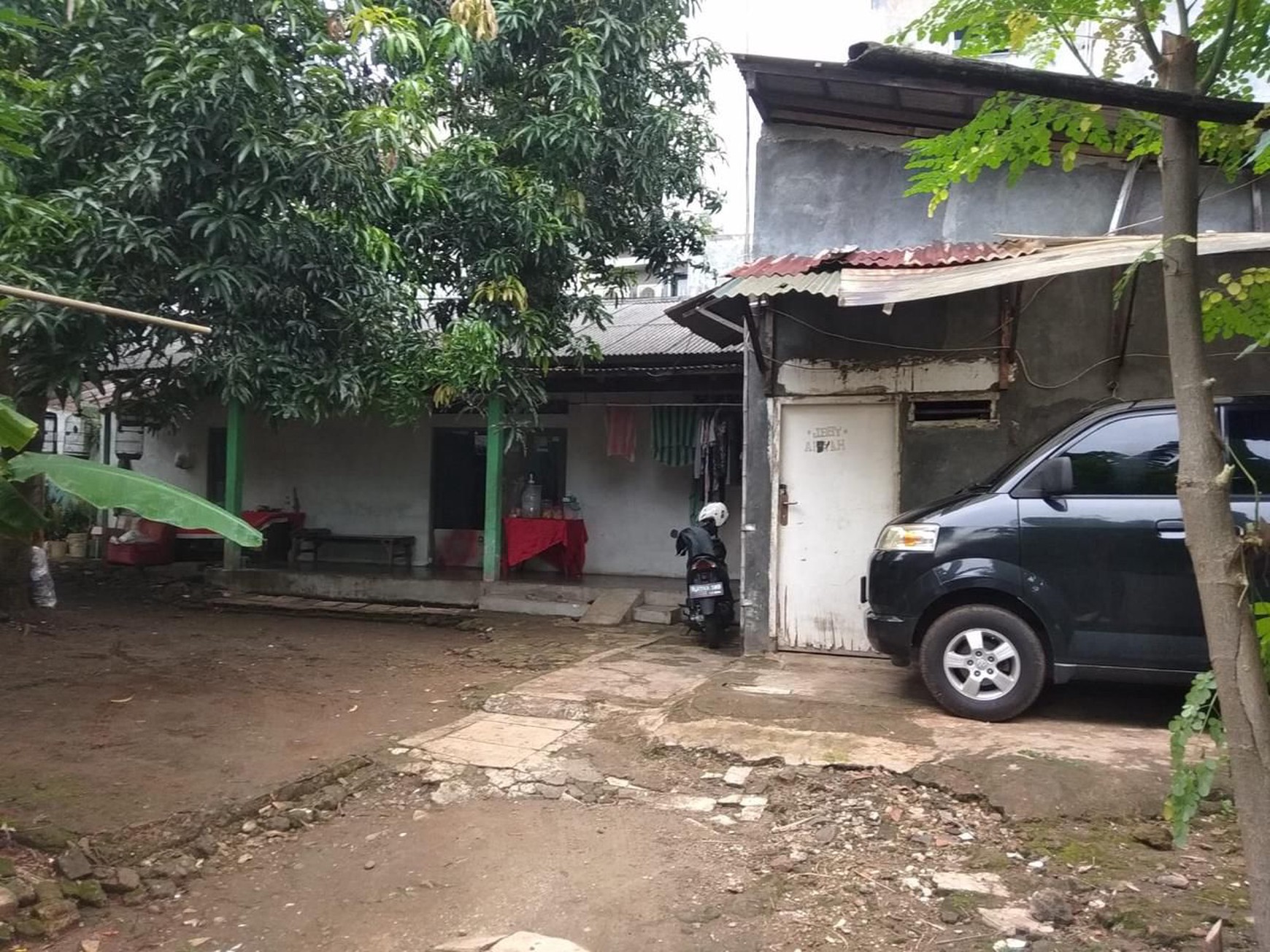 Tanah hanya 50 meter dari jl Fatmawati, strategis dan bentuknya ngantong kedalam