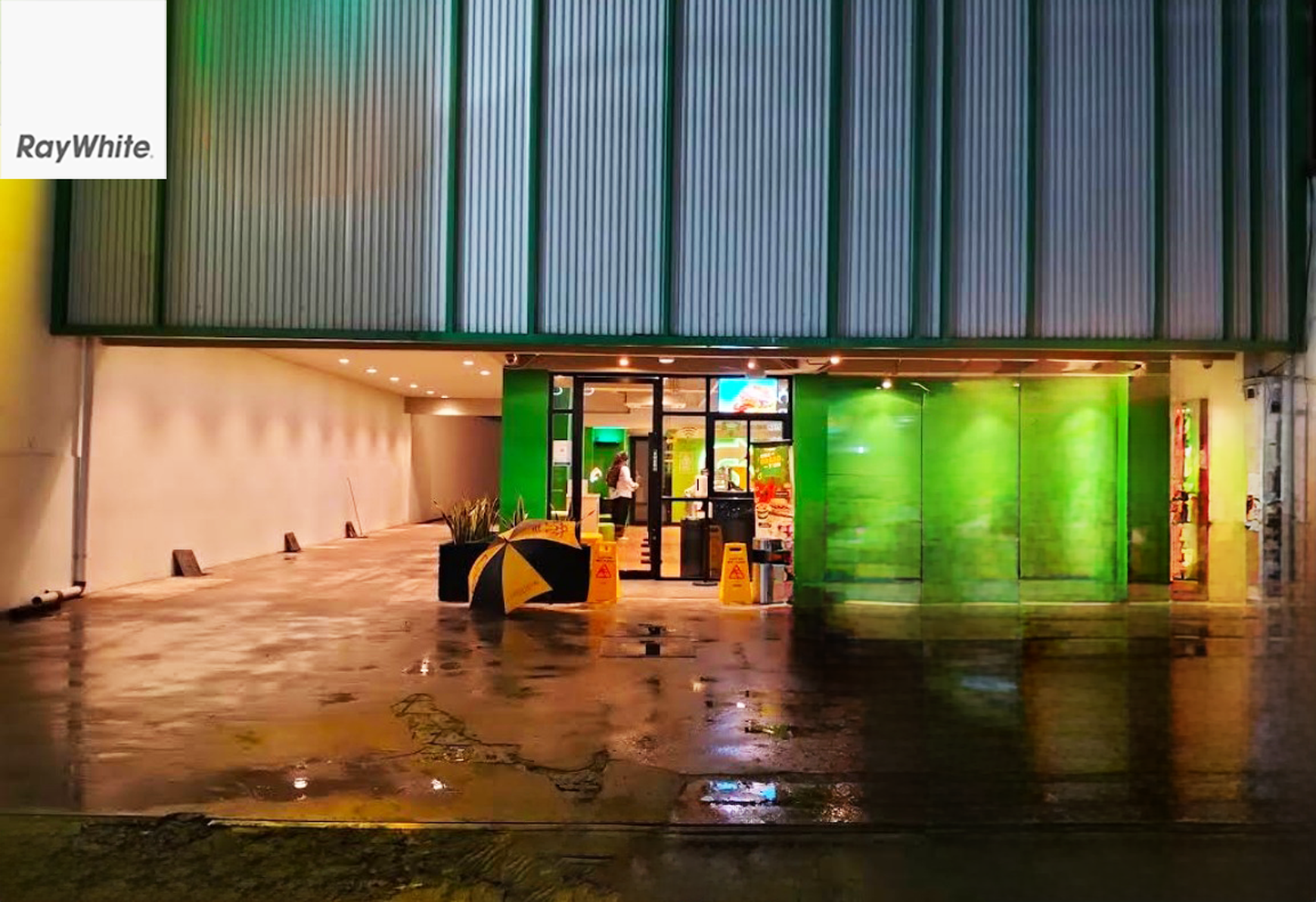 FOR SALE Bangunan Komersial ex Restoran Parkiran Luas Jatiwaringin Raya Kota Bekasi