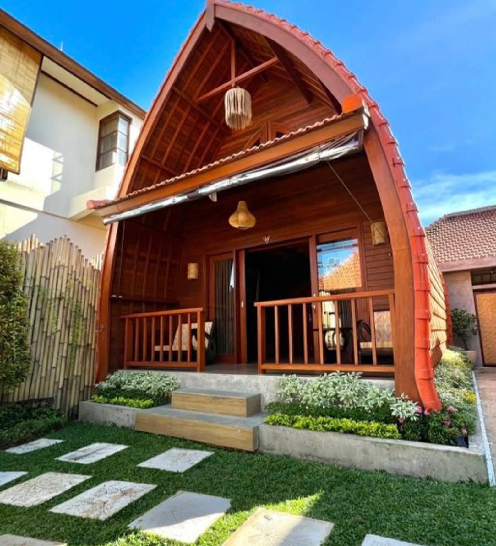 Rental - Natural villa rent with the rice field view in prime area Berawa, Canggu, Bali!