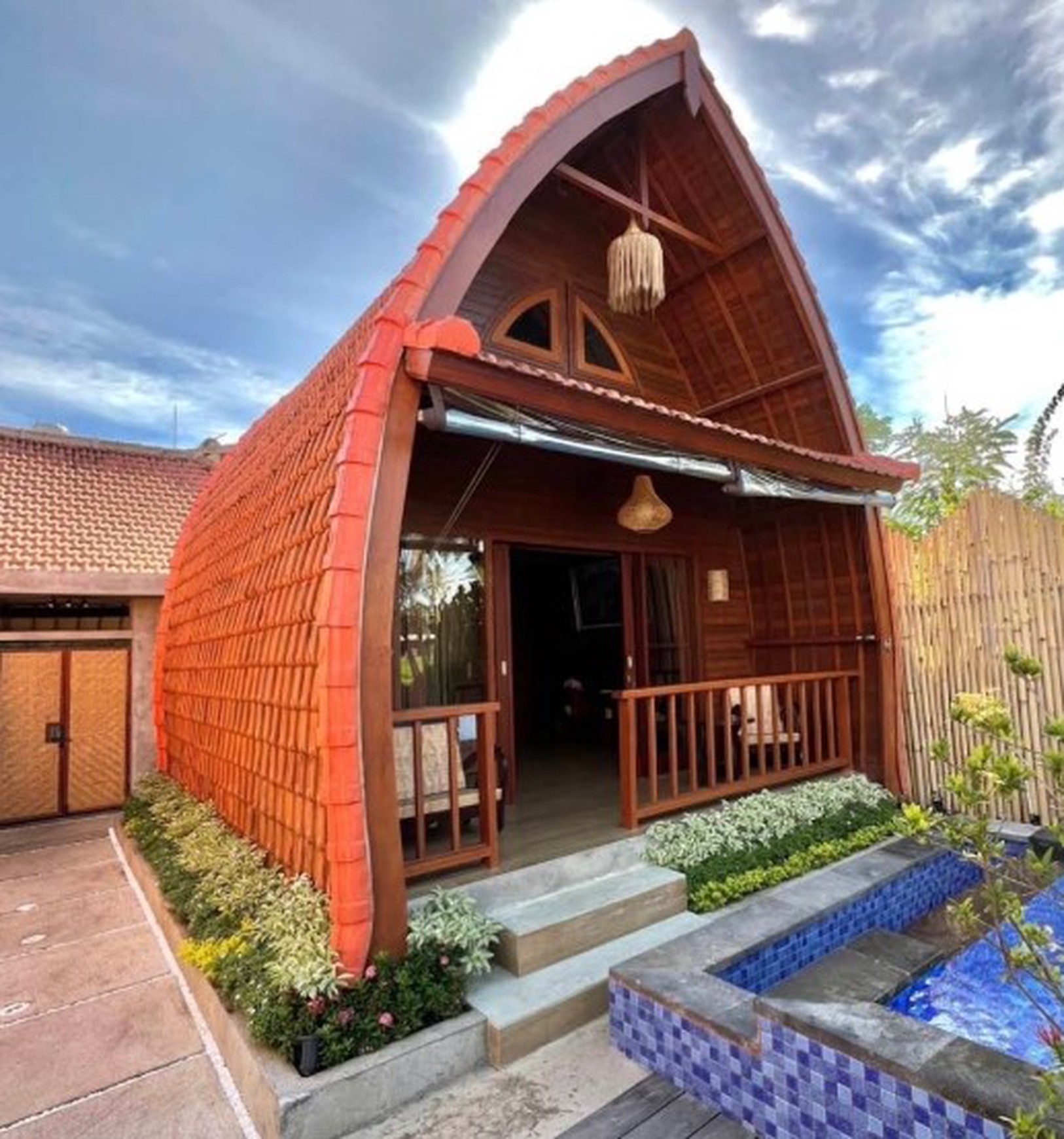 Rental - Natural villa rent with the rice field view in prime area Berawa, Canggu, Bali!