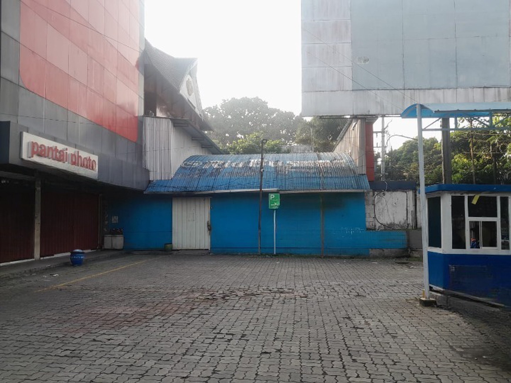 Bangunan 3 lantai, area Alun Alun Kota Malang, Sebelah Pendopo Kabupaten Malang