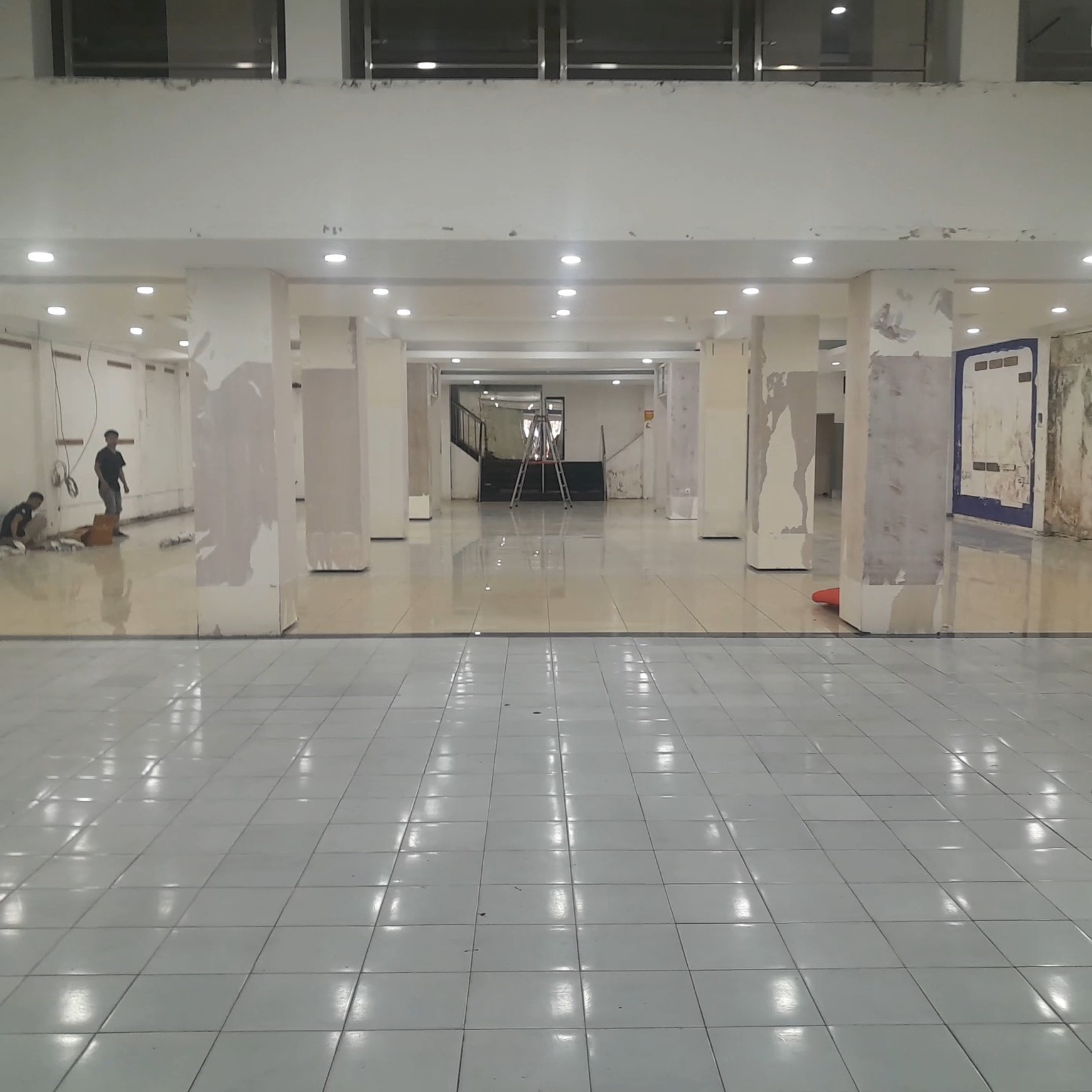 Bangunan 3 lantai, area Alun Alun Kota Malang, Sebelah Pendopo Kabupaten Malang