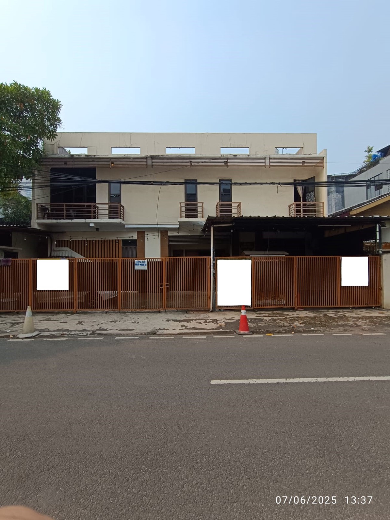 Dijual Rumah 2 Lantai dan Kost 8 Kamar di Kawasan Bendungan Hilir