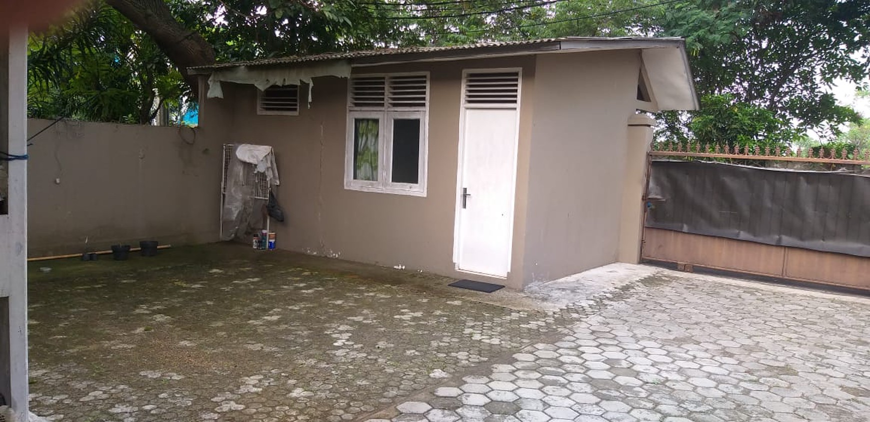 Rumah Hook jalan depan lebar 3 mobil Bina Marga Jakarta Timur