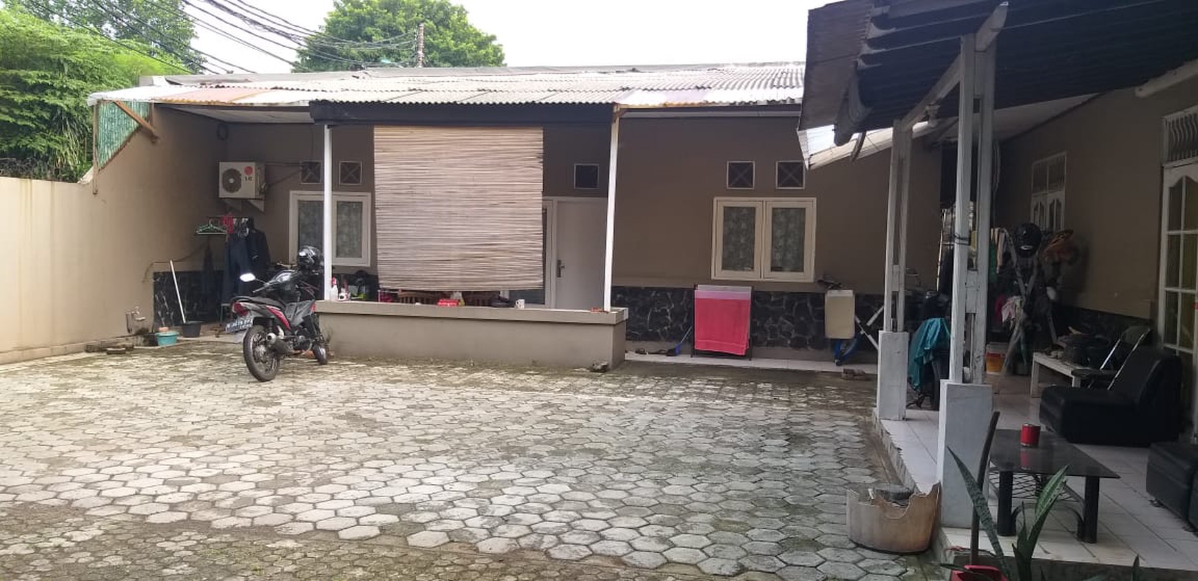 Rumah Hook jalan depan lebar 3 mobil Bina Marga Jakarta Timur