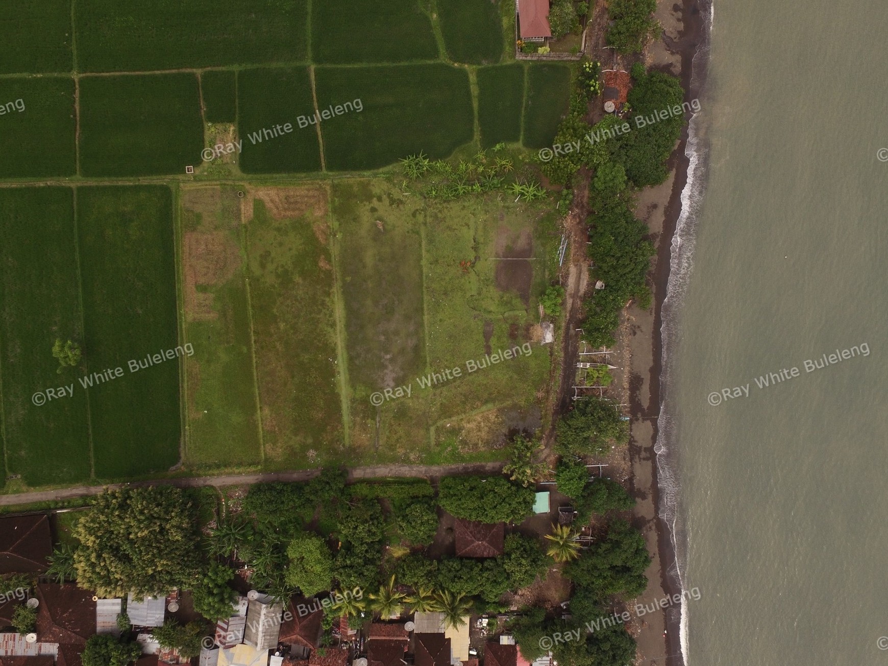 BEACHFRONT LAND FOR SALE, DIRECT ACCESS TO THE BEACH