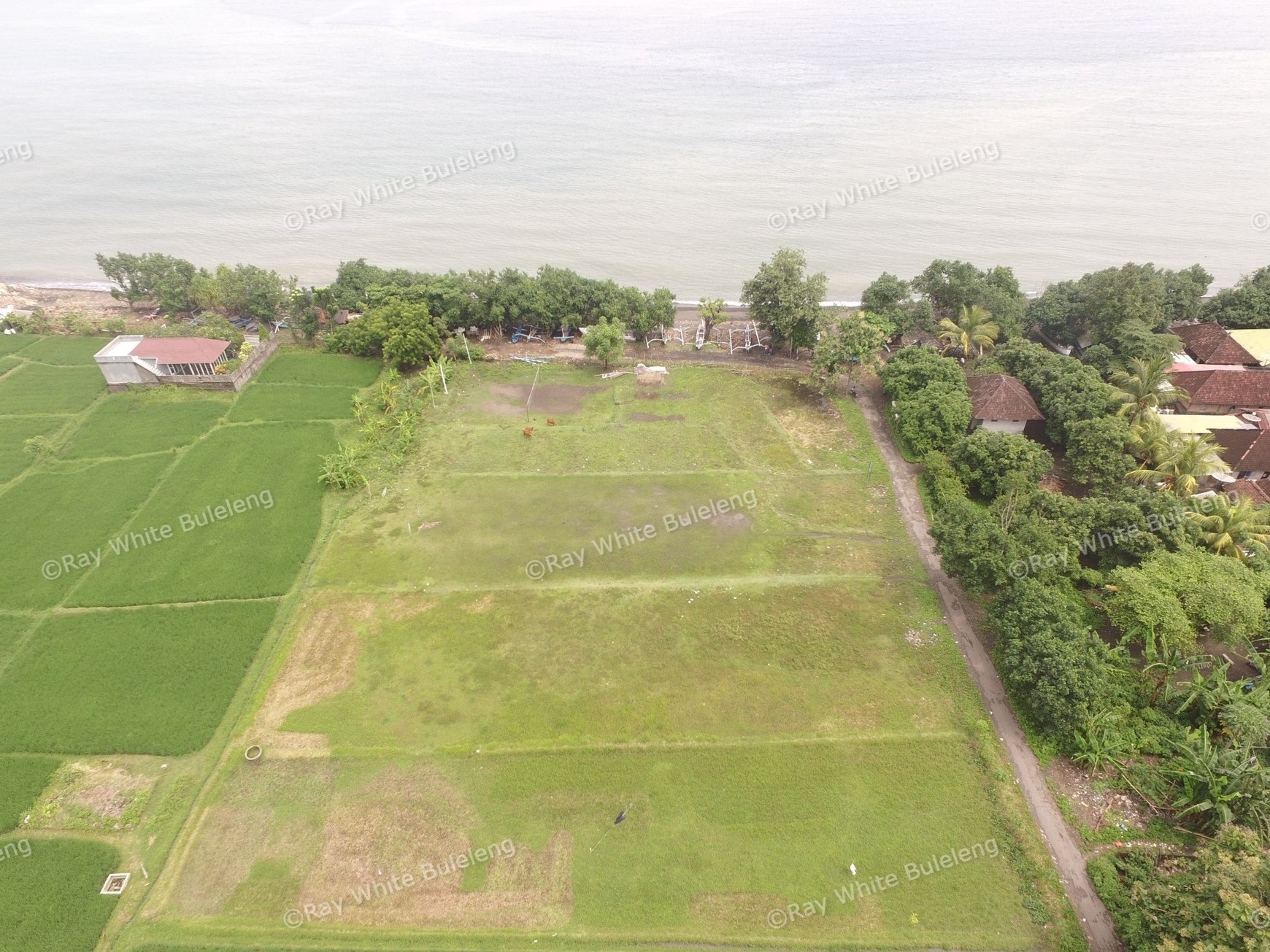 BEACHFRONT LAND FOR SALE, DIRECT ACCESS TO THE BEACH
