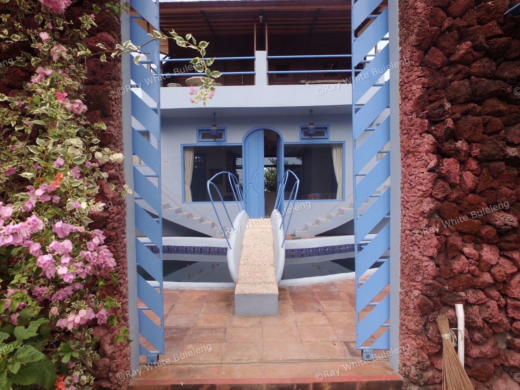 Unique villa for rent 5 minutes to the beach and 5 minutes to central Lovina