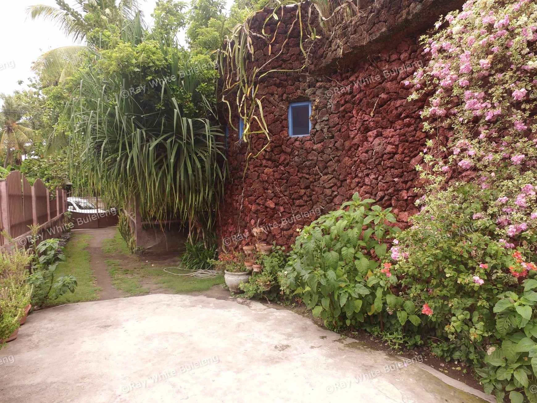 Unique villa for rent 5 minutes to the beach and 5 minutes to central Lovina