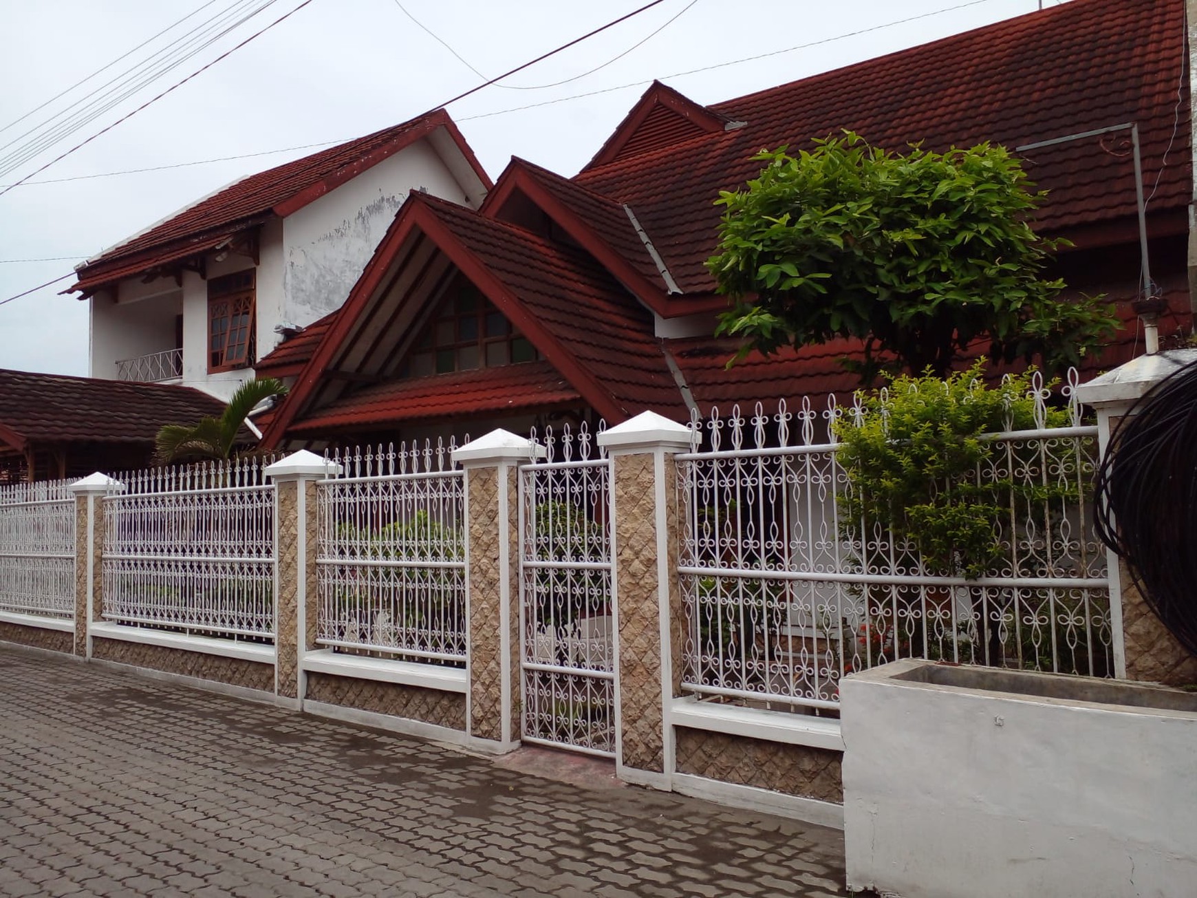 RUMAH KLASIK DEKAT LOTTEMART JOGJA