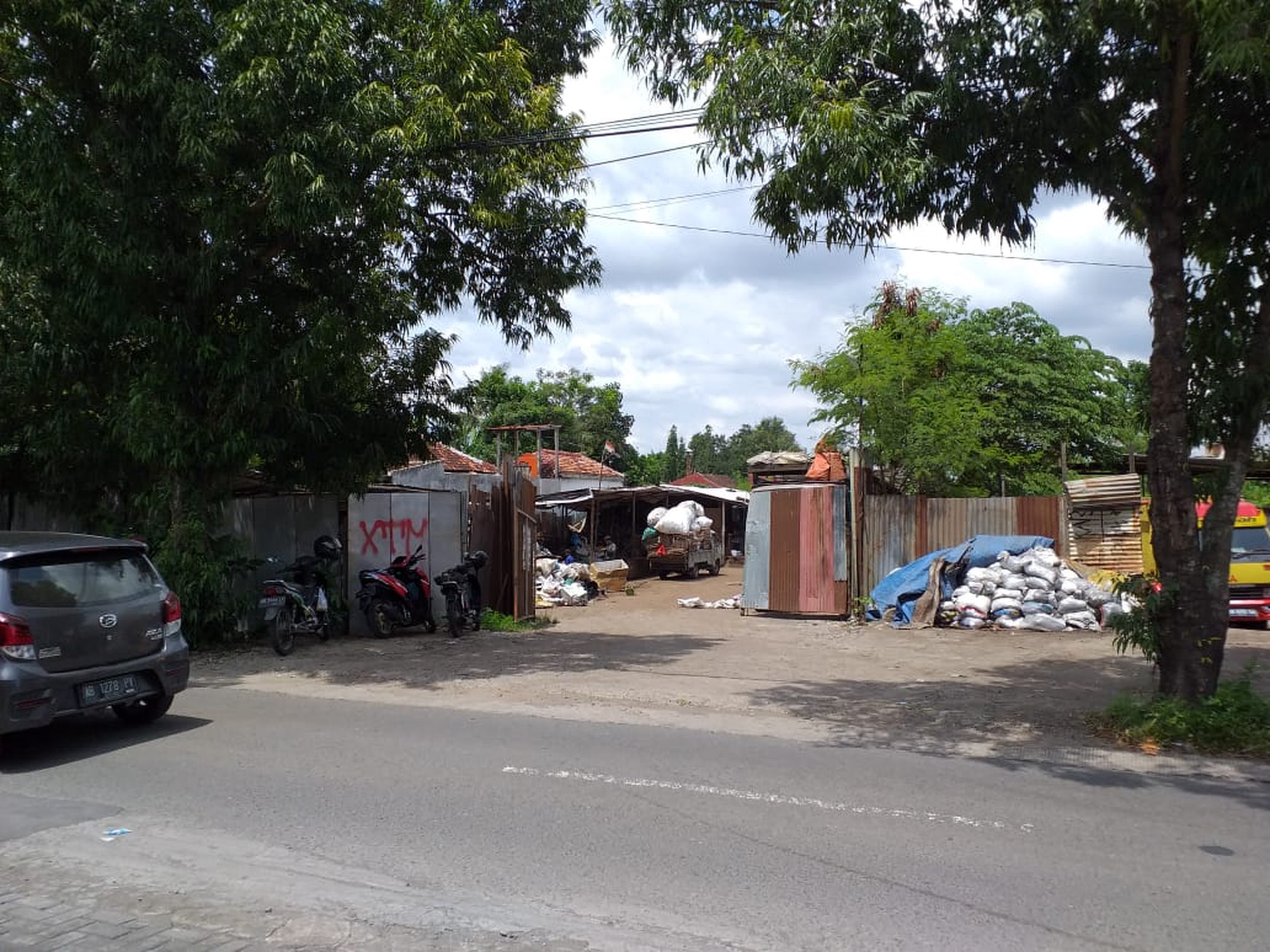 Tanah 1.548 Meter Persegi Cocok Untuk Gudang / Toko Di Jl Ahmad Wahid Banguntapan Bantul