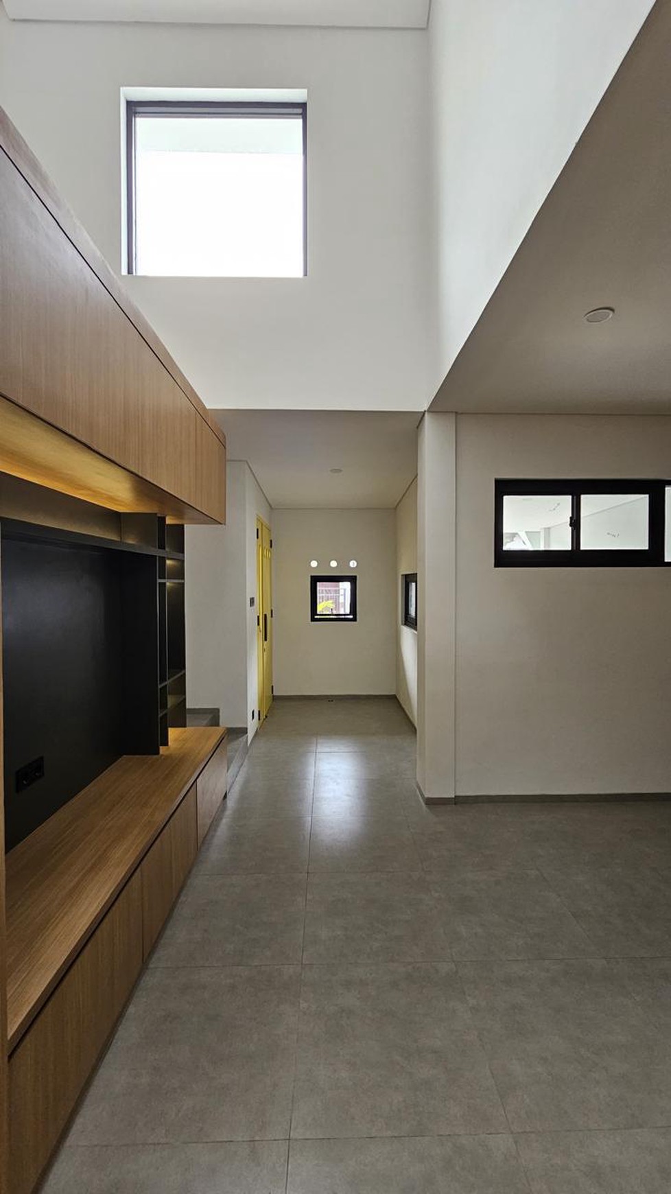 Rumah 2 Lantai Full Furnish Siap Huni dengan Hunian Nyaman dan Asri