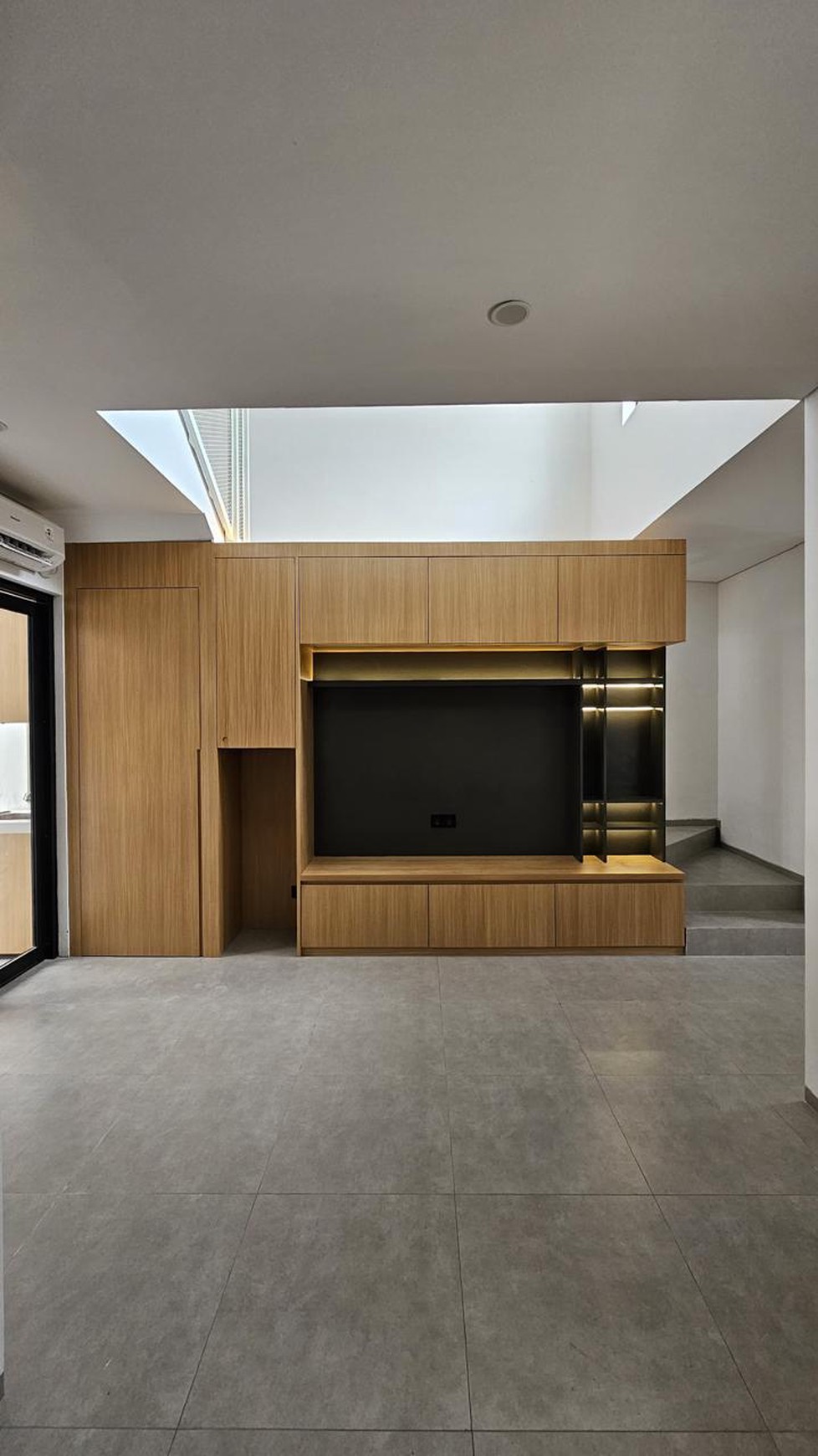 Rumah 2 Lantai Full Furnish Siap Huni dengan Hunian Nyaman dan Asri