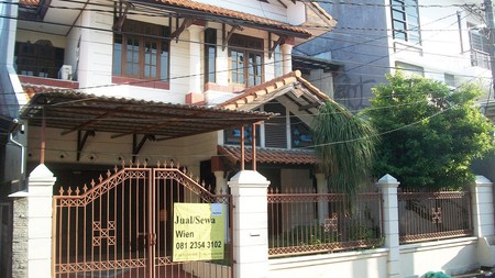 Rumah di Prapen Indah Timur Surabaya Selatan, 2 Lantai, Bagus & kokoh, Lingkungan Nyaman, Lokasi Bagus, SIAP HUNI, Bisa utk Kantor, Dekat Ry prapen