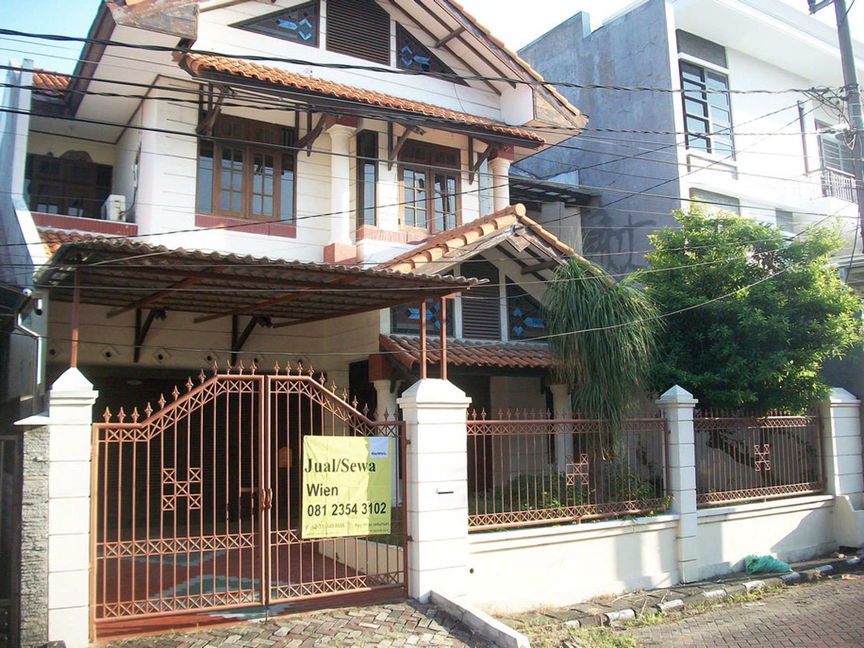 Rumah di Prapen Indah Timur Surabaya Selatan, 2 Lantai, Bagus & kokoh, Lingkungan Nyaman, Lokasi Bagus, SIAP HUNI, Bisa utk Kantor, Dekat Ry prapen