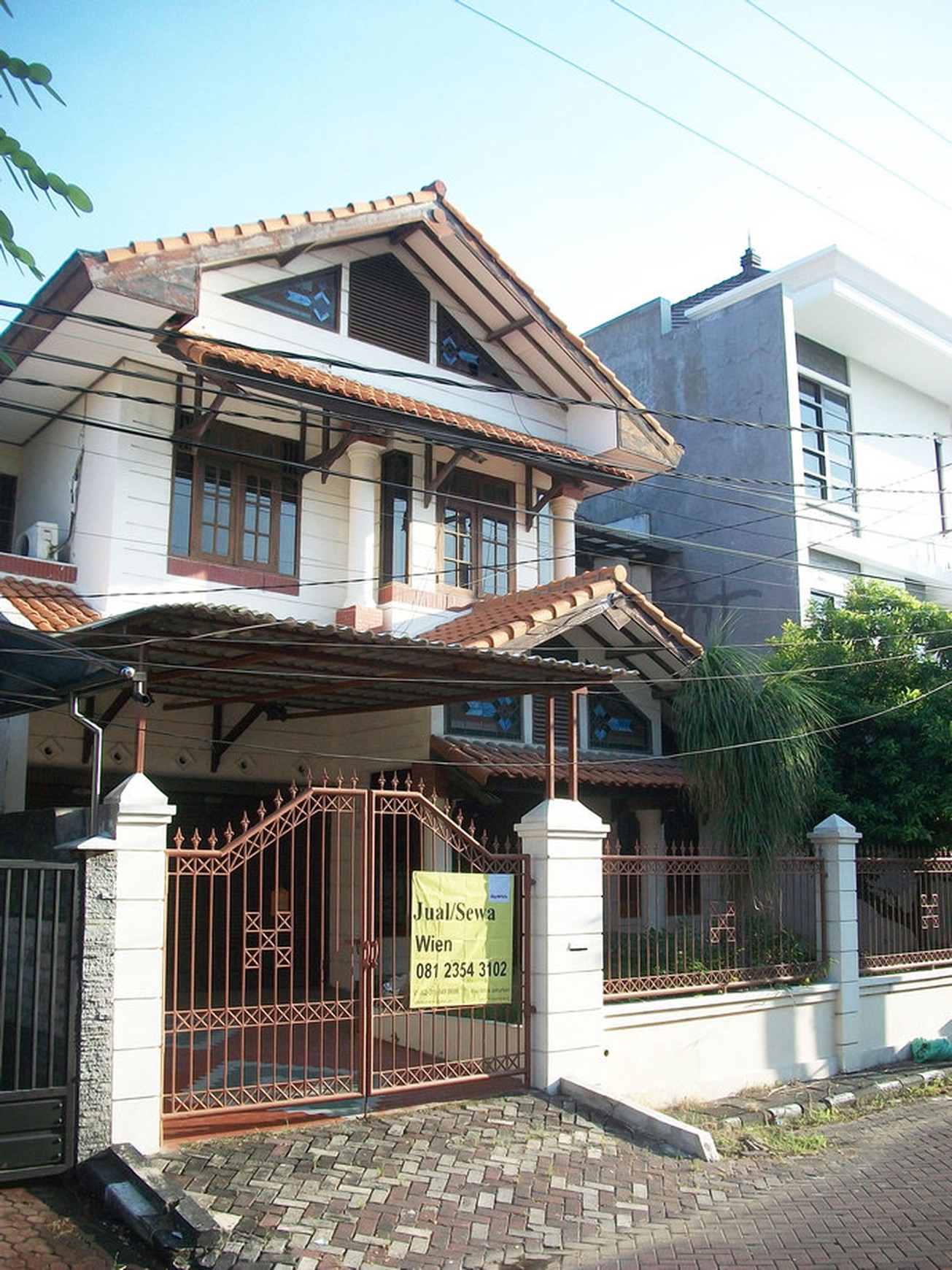 Rumah di Prapen Indah Timur Surabaya Selatan, 2 Lantai, Bagus & kokoh, Lingkungan Nyaman, Lokasi Bagus, SIAP HUNI, Bisa utk Kantor, Dekat Ry prapen