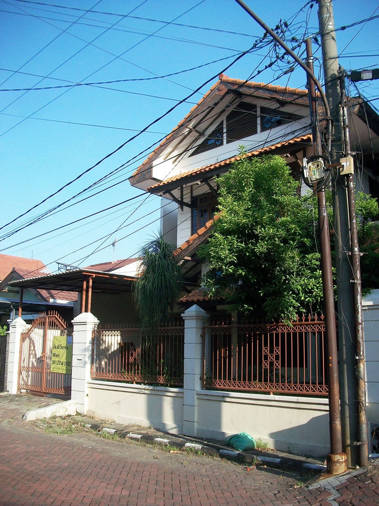 Rumah di Prapen Indah Timur Surabaya Selatan, 2 Lantai, Bagus & kokoh, Lingkungan Nyaman, Lokasi Bagus, SIAP HUNI, Bisa utk Kantor, Dekat Ry prapen