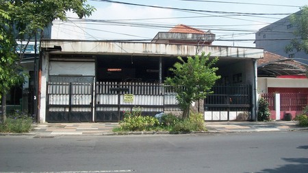 Rumah di Bratang Binangun Surabaya Timur, Cocok untuk usaha apapun, Strategis Nol Jalan Raya - TS -