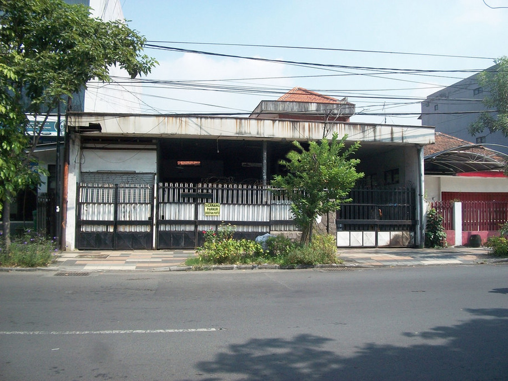 Rumah di Bratang Binangun Surabaya Timur, Cocok untuk usaha apapun, Strategis Nol Jalan Raya - TS -