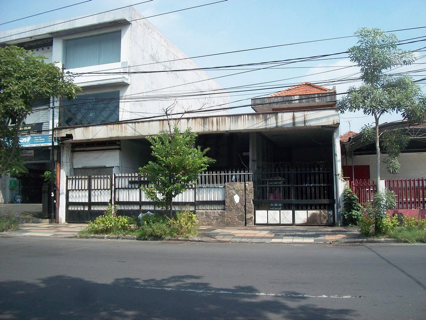 Rumah di Bratang Binangun Surabaya Timur, Cocok untuk usaha apapun, Strategis Nol Jalan Raya - TS -
