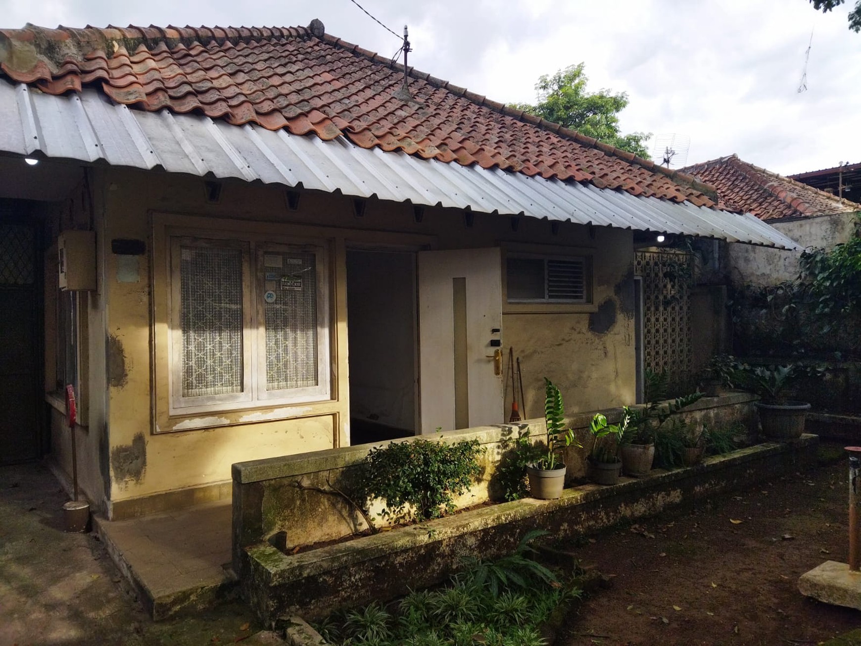 DISEWAKAN RUMAH KLASIK DI SAYAP PAJAJARAN COCOK UNTUK USAHA