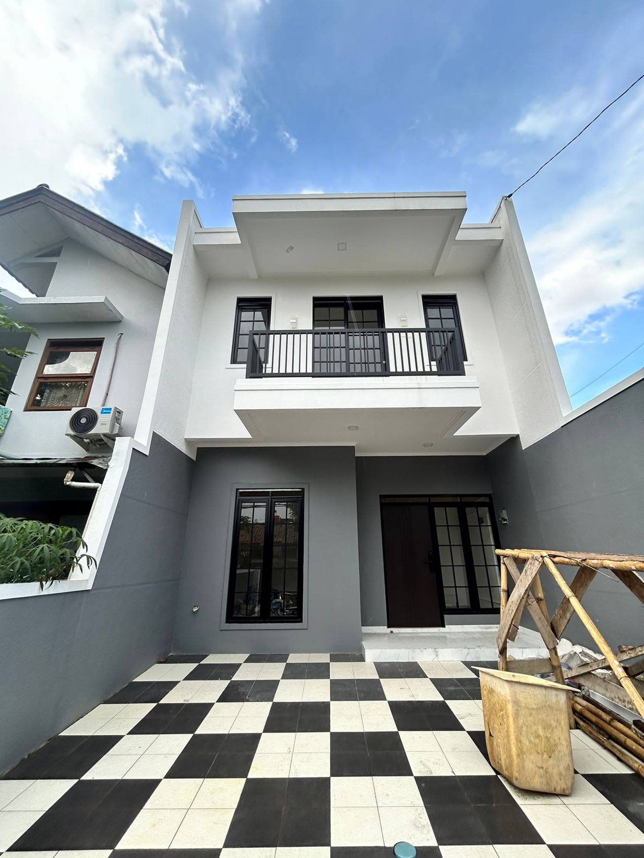 DIJUAL RUMAH BARU MEWAH DI SAYAP TURANGGA